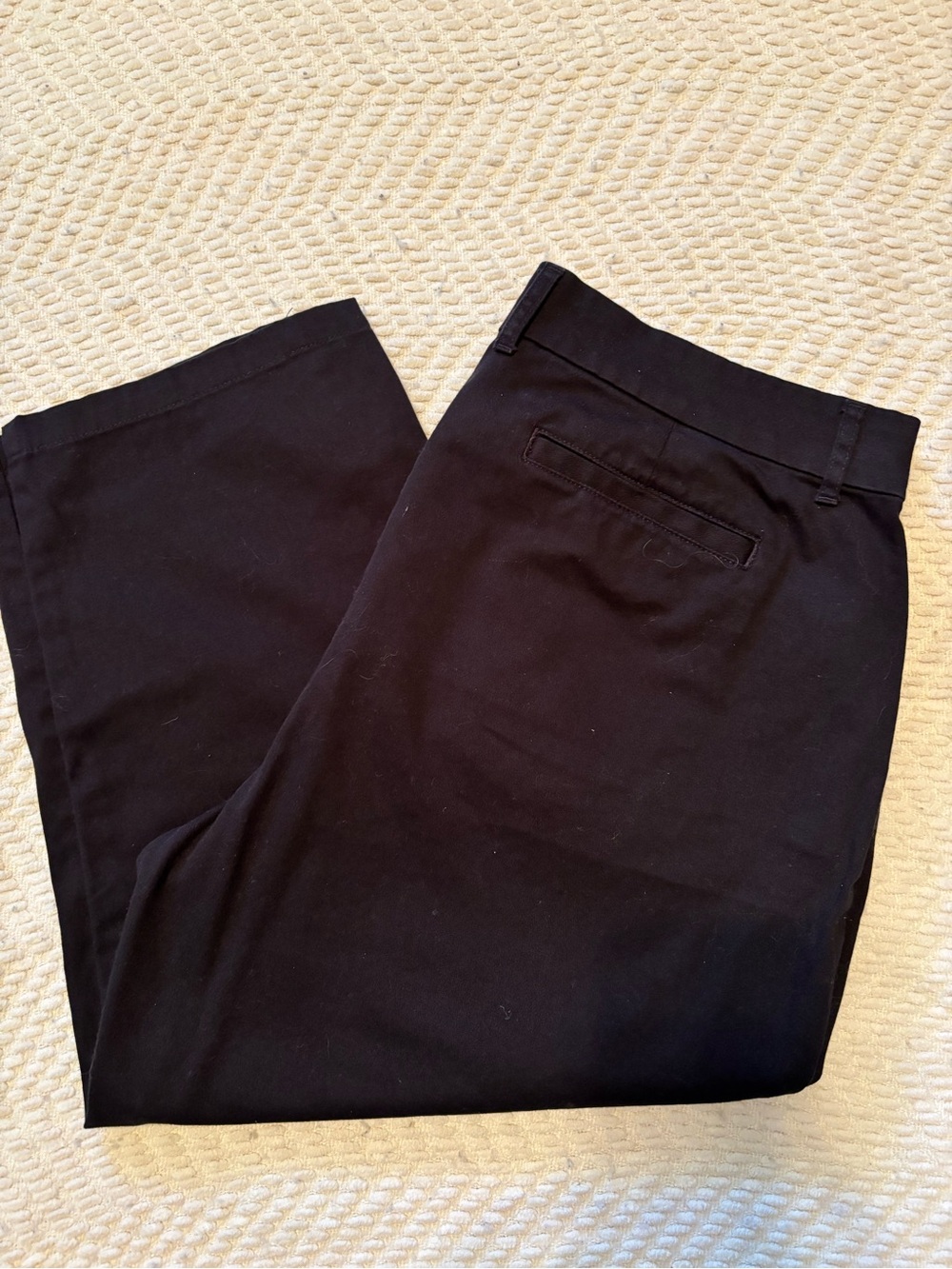 Women’s Croft and Barrow Black Capris - 16
